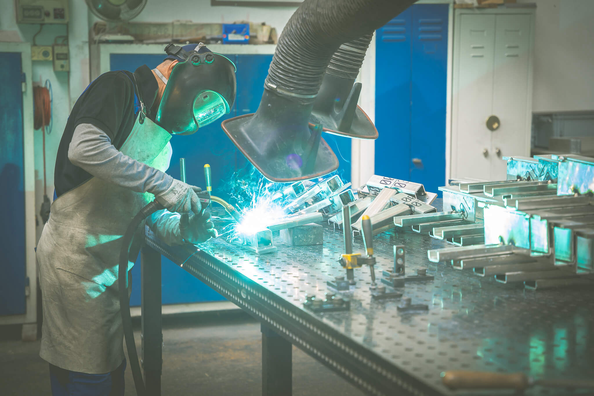 Industriefotos Arbeiter-Schweißgerät