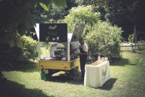 kaffemobil hochzeit wiese 1080x720 (1)