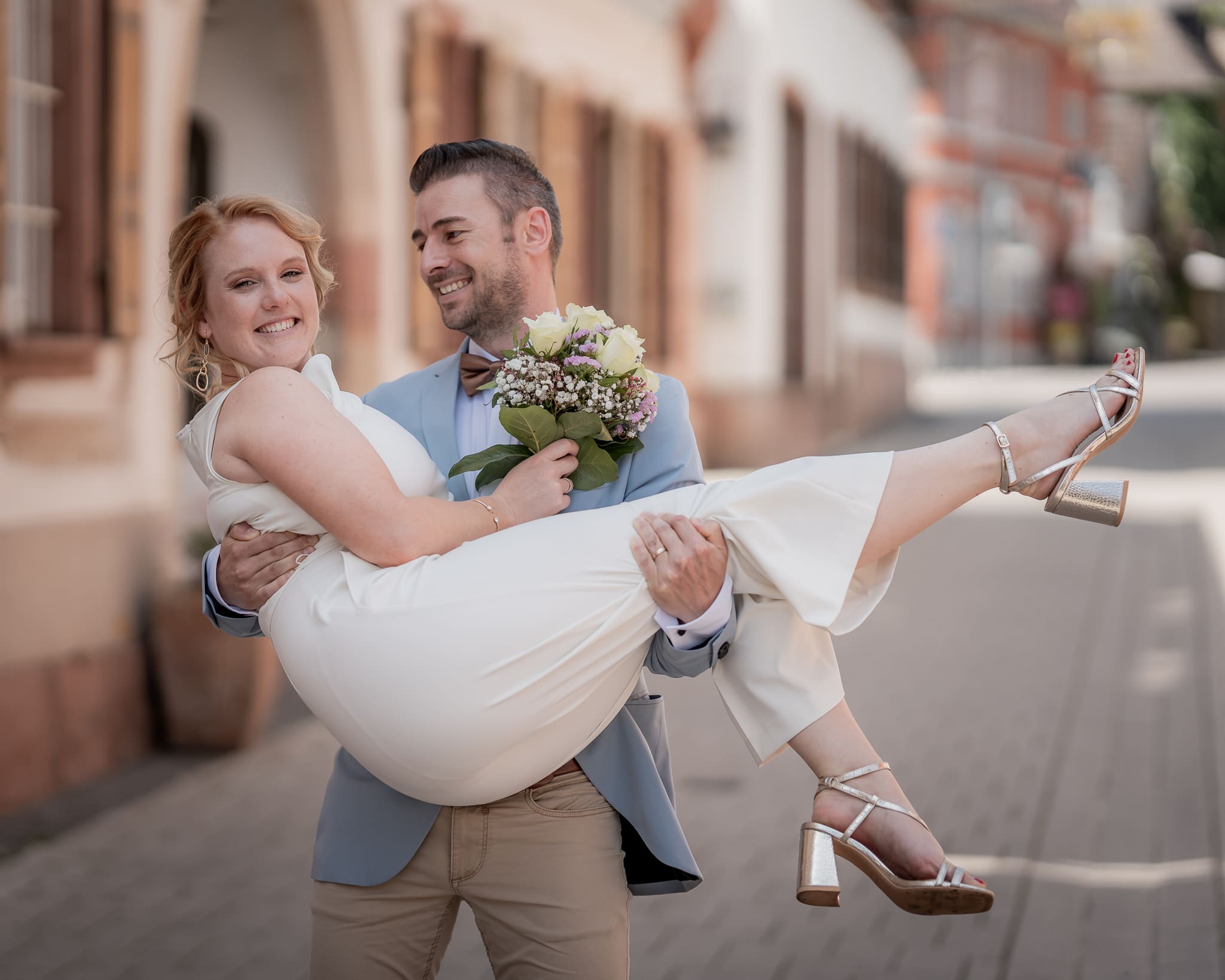brautpaar hochzeit fussgaengerzone